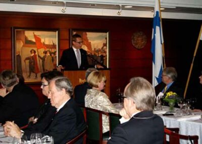 Ulkoasiainministeri Alexander Stubb pitää Euroklubin 20-vuotisjuhlan vuosikokouspuheenvuoron 22.11.2009.